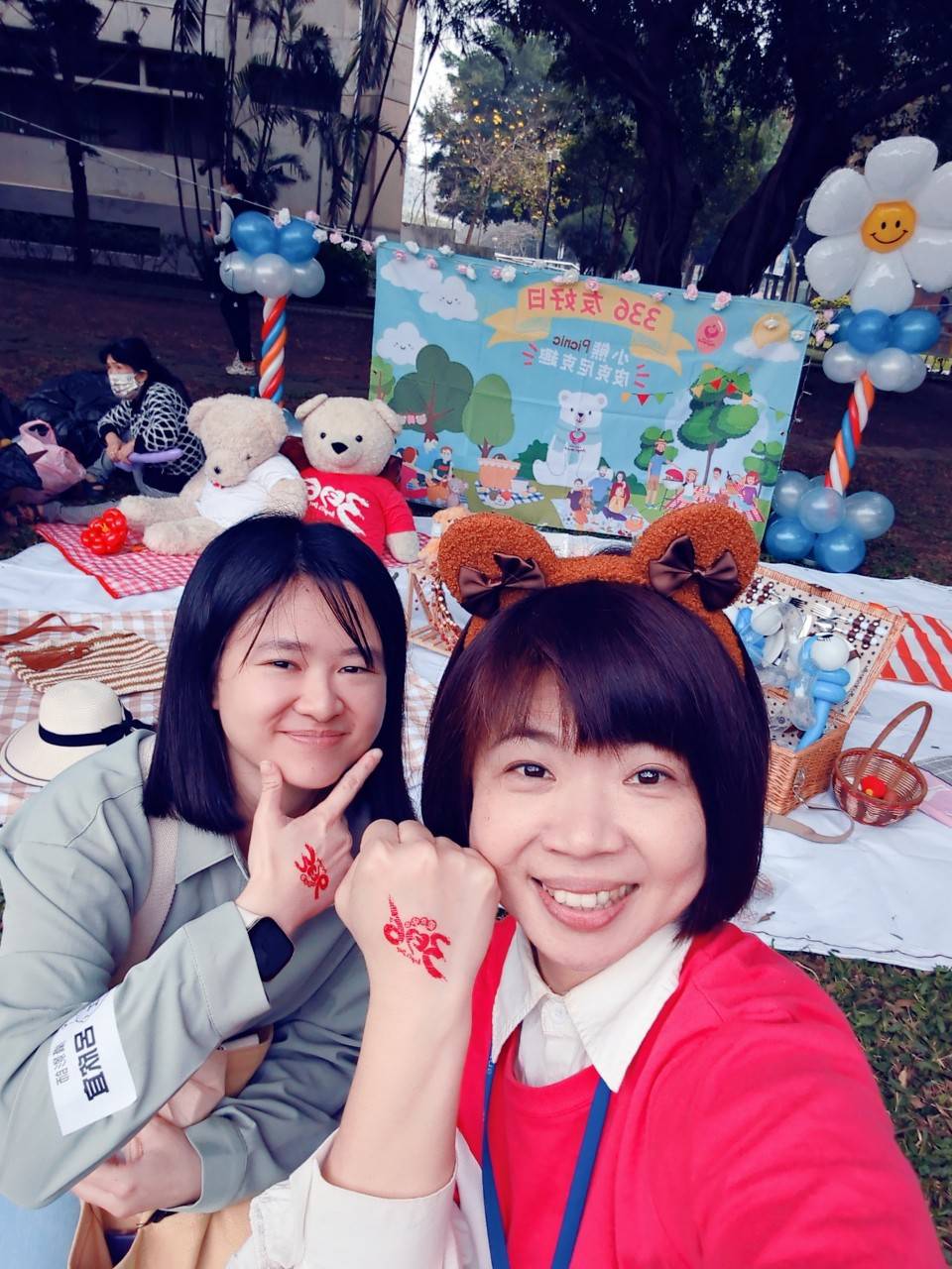 與副主任合照